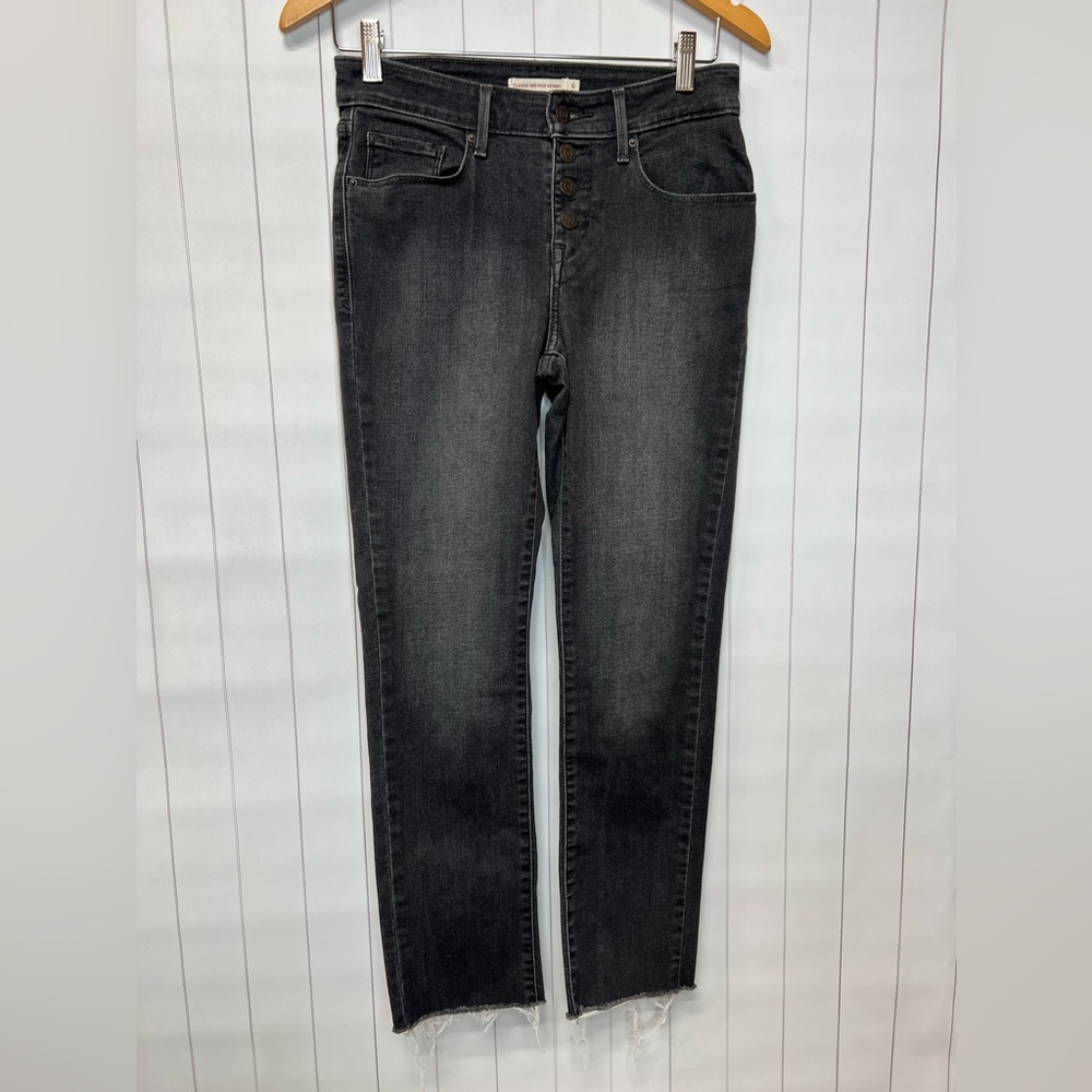 Levi’s - Classic Mid Rise Skinny Jeans - Size 6